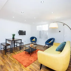 Holiday home Modern - 5 Mins To Whitechapel Station, London